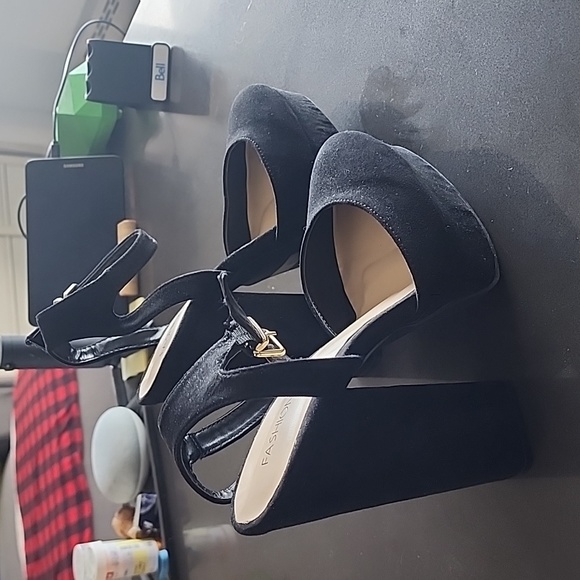 Women's Fashon Nova 6 inch heels. - Picture 2 of 12